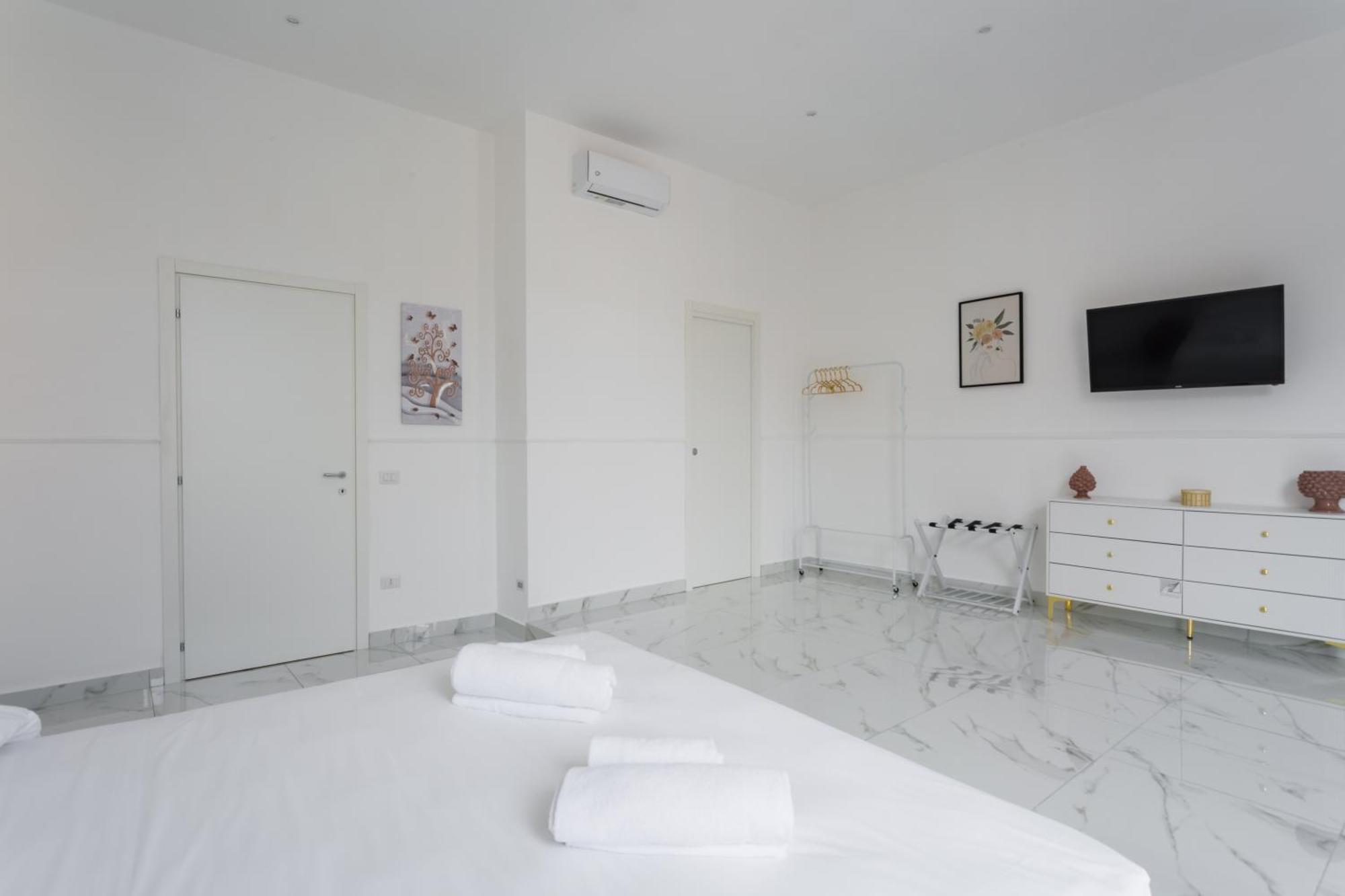 Golden Suites By Dimorra Naples Exterior photo
